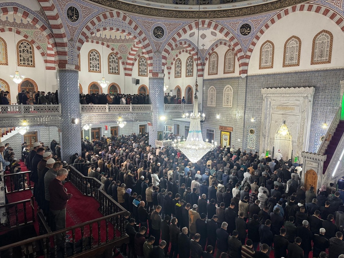 mirac kandili yurt genelinde dualarla idrak edildi 5