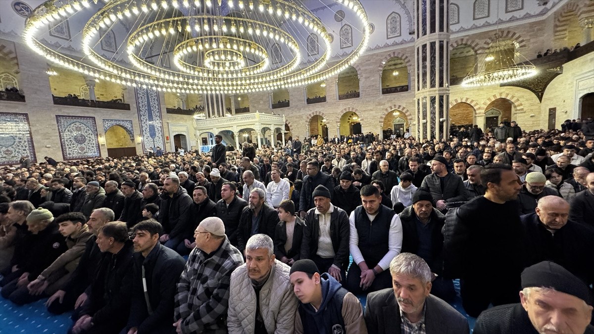 mirac kandili yurt genelinde dualarla idrak edildi 7 3EX2MIA8