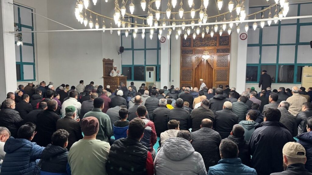 mirac kandili yurt genelinde dualarla idrak edildi trnfNf9a