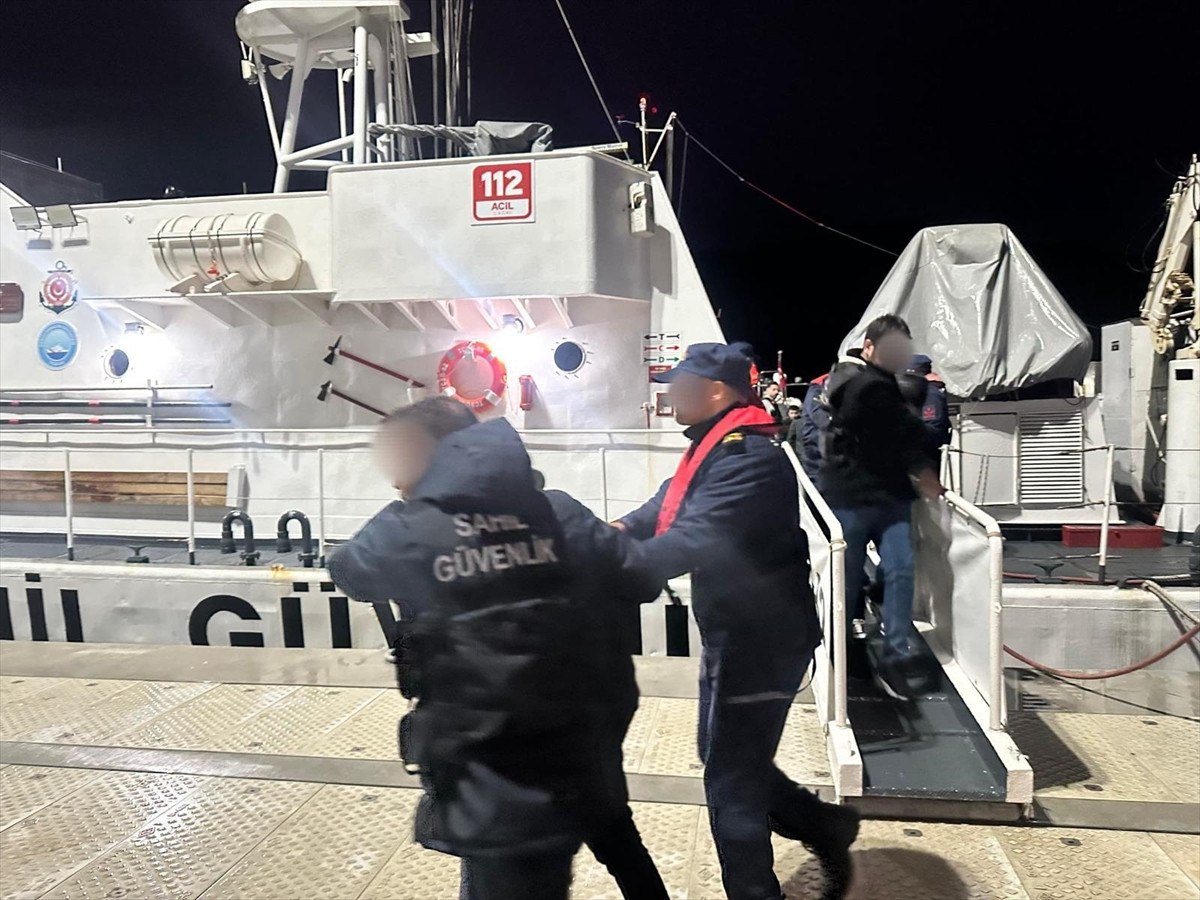 muglada aranan 8 supheli yelkenli yatta yakalandi 1 ZzcmrYsh