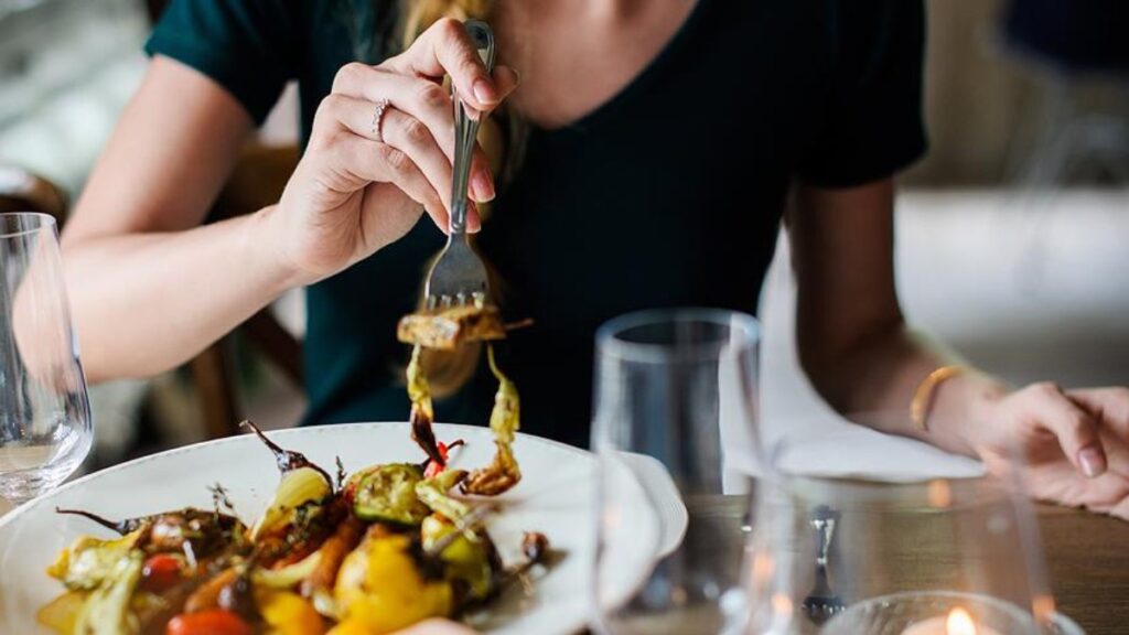 ogle yemegi ile aksam yemegi arasindaki ideal sure hesaplandi jRnXa4zF