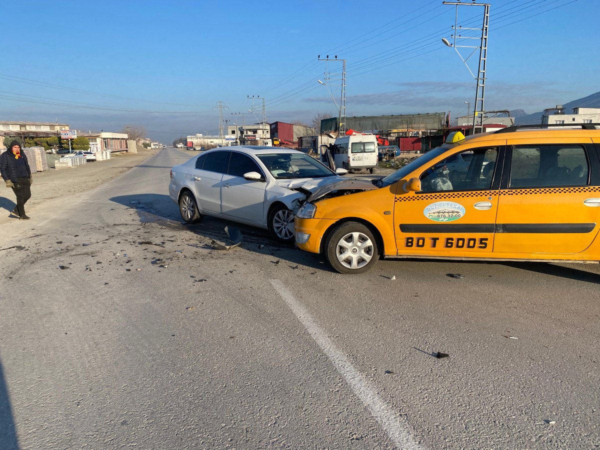 osmaniyede otomobil ile ticari taksi carpisti 2 tJhPcu66