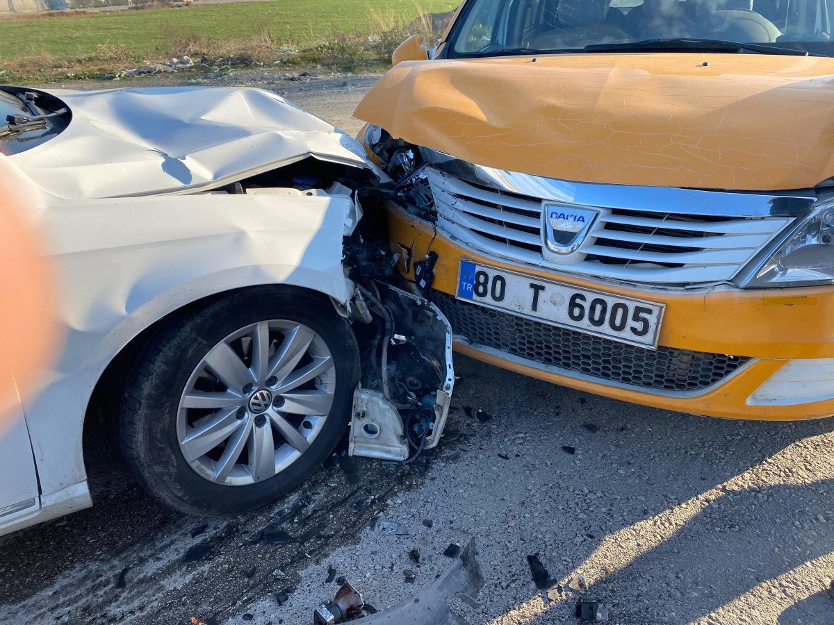 osmaniyede otomobil ile ticari taksi carpisti 2 yarali 0 qfvUjA4T