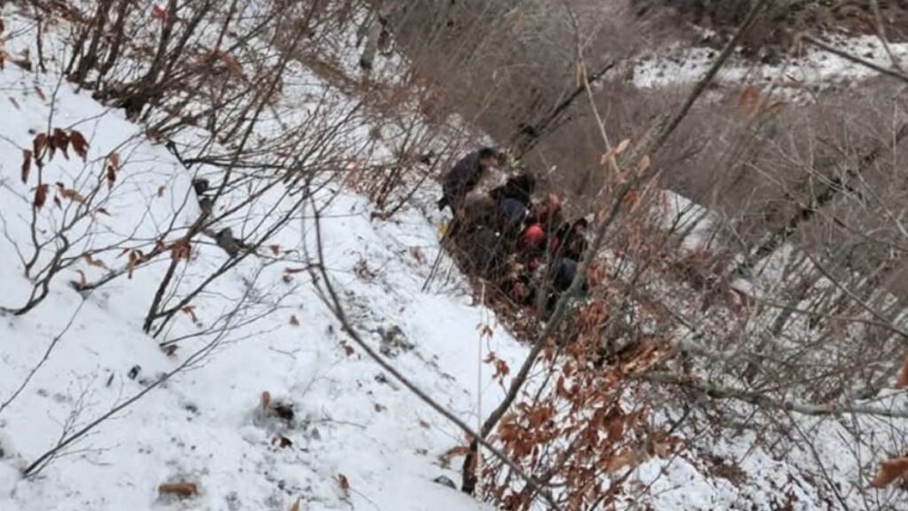 osmaniyede otomobil ucuruma yuvarlandi 1 olu 8tQXdtBD