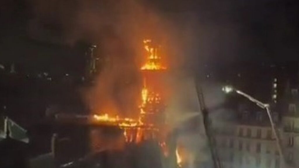 pariste tarihi belediye binasinda yangin 8JaOg2nN