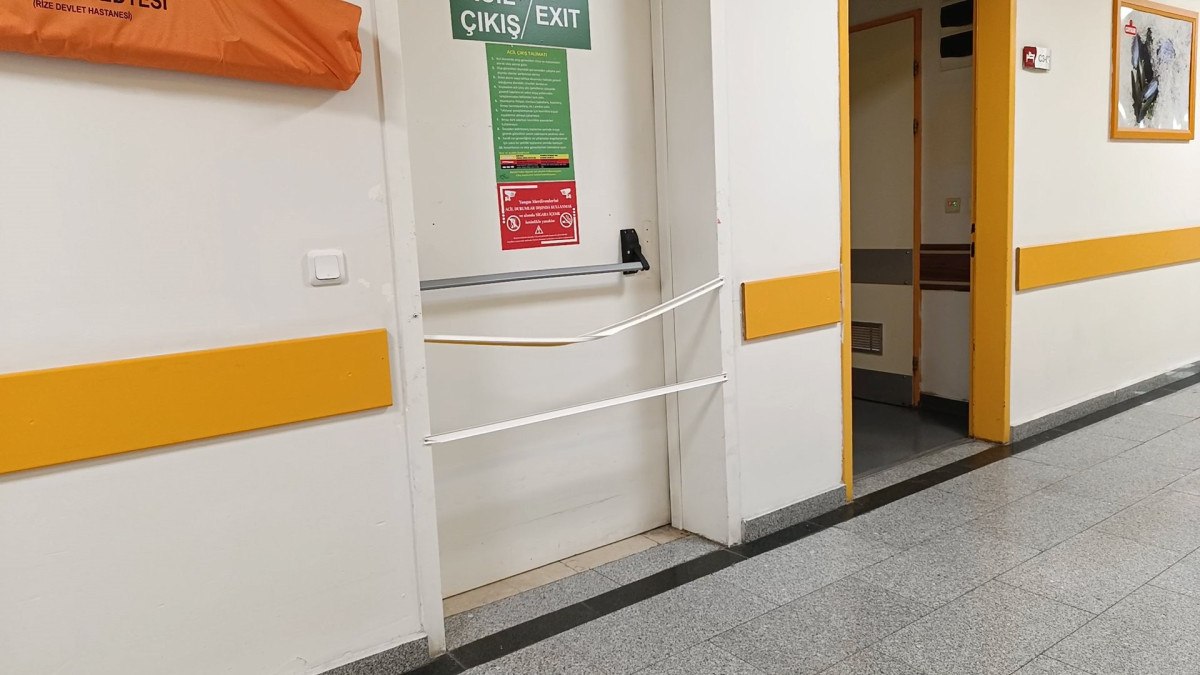 rizede hastanenin acil cikis kapilari kablo kanallariyla kapatildi 0 YBCnw4G7