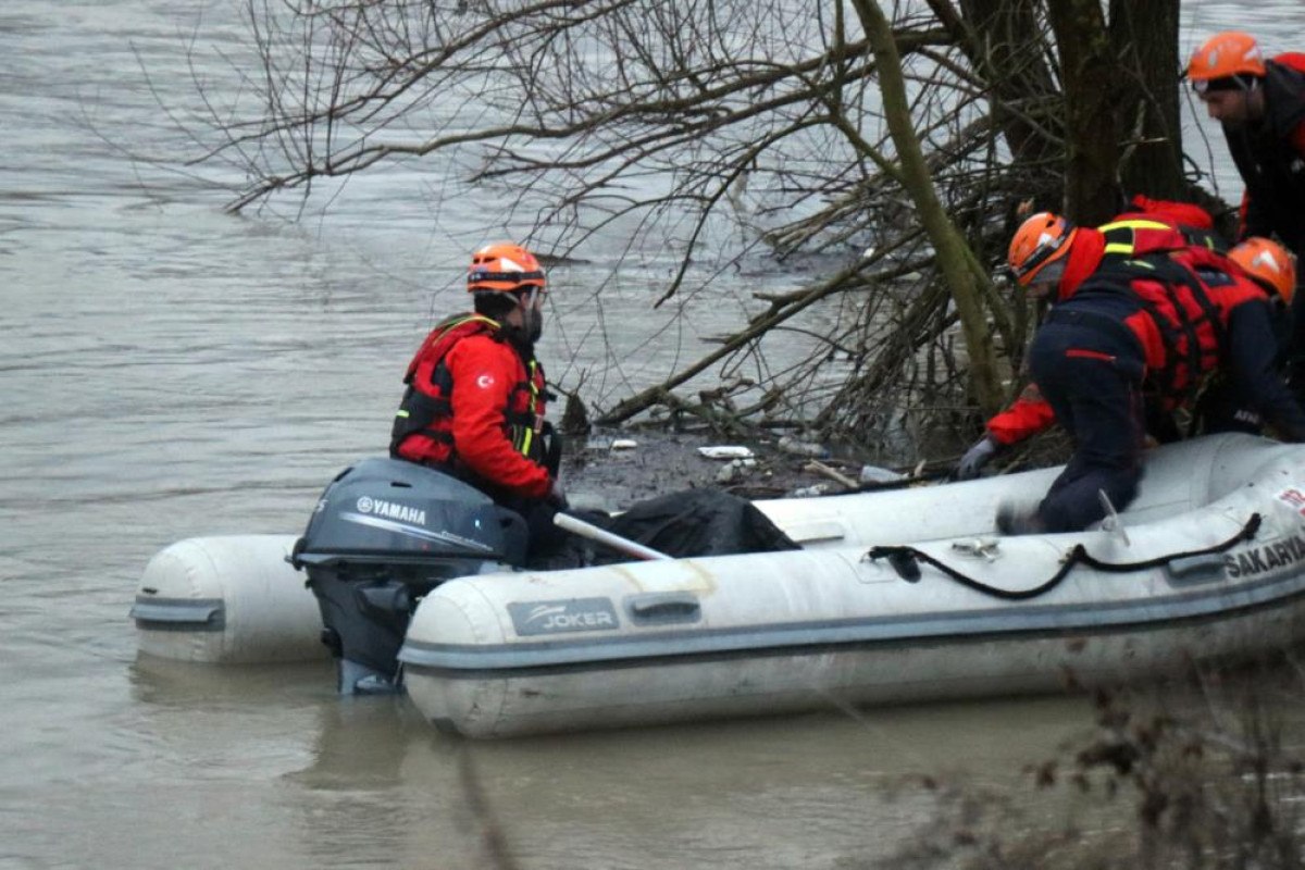 sakaryada nehirde bulunan ceset 24 yasindaki gence ait cikti 1 4WcGYLUI
