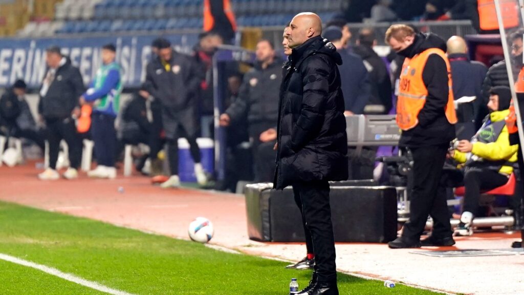 sami ugurlu oyun kotu gittiginde kenardan gerekli destegi alamiyoruz RwrJ2wiD