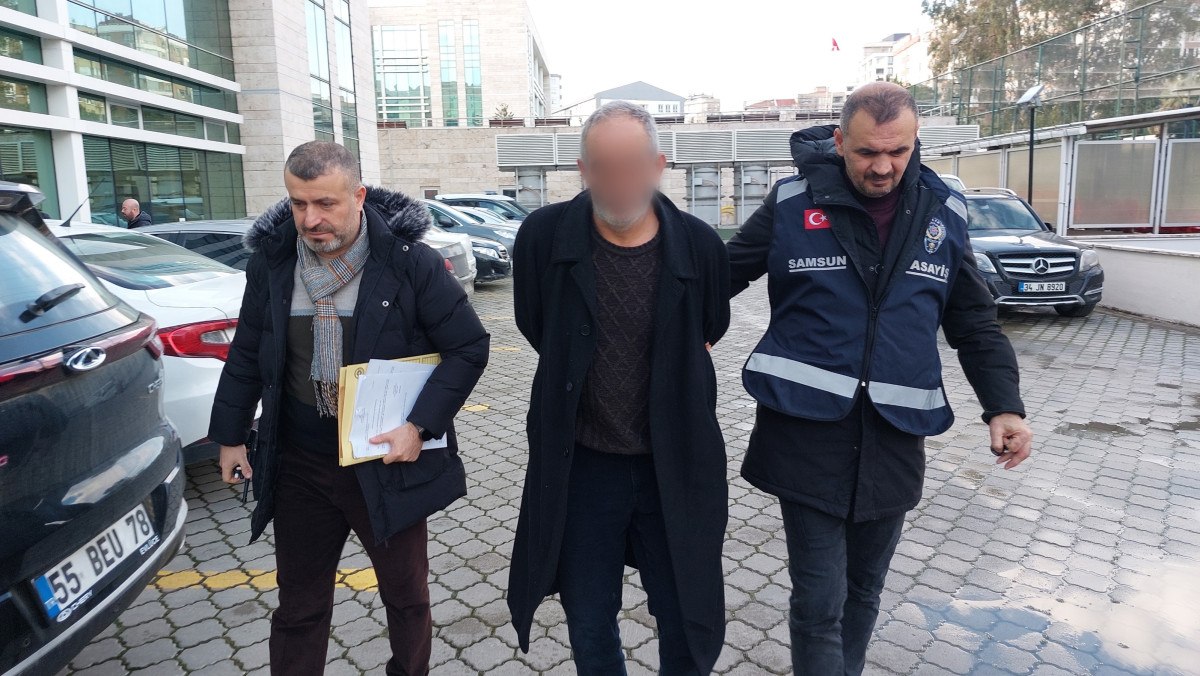 samsunda yolcu otobusunde universite ogrencisinin cuzdanini caldi 0 ClbdWfLl