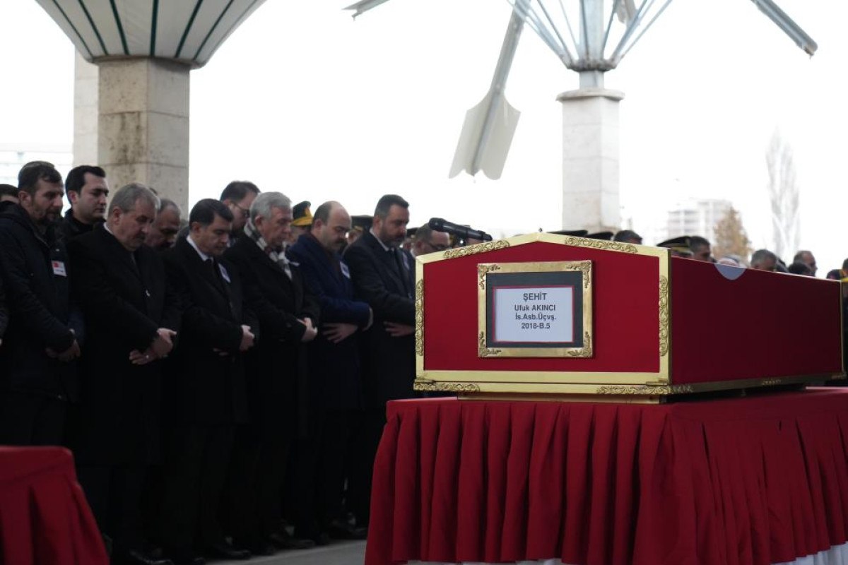 Şehit Astsubay Ufuk Akıncı son yolculuğuna uğurlandı 2 sehit astsubay ufuk akinci son yolculuguna ugurlandi 1 RQB8tbls