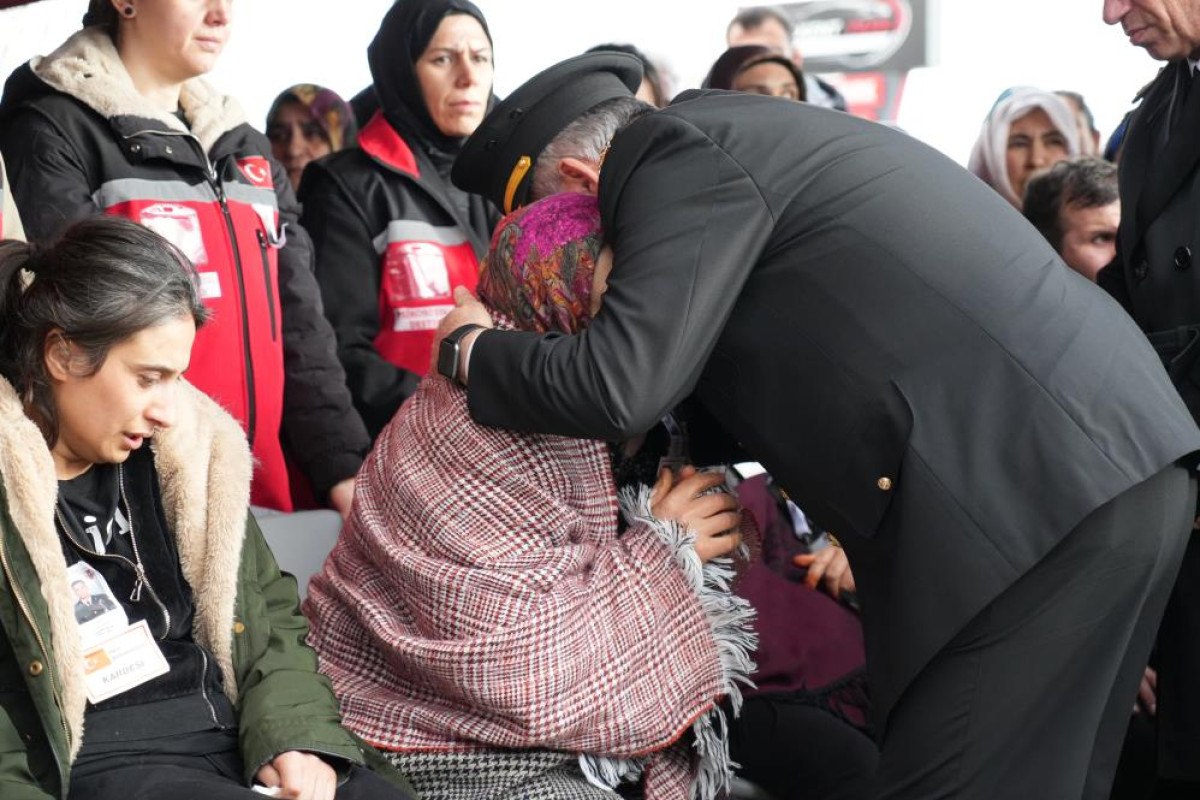 Şehit Astsubay Ufuk Akıncı son yolculuğuna uğurlandı 3 sehit astsubay ufuk akinci son yolculuguna ugurlandi 2 qMGf2AjR