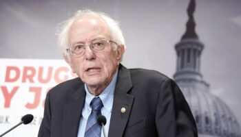 senator bernie sanderstan trump destekcisi milyarderlere oligarsi tepkisi VwGnhZdU