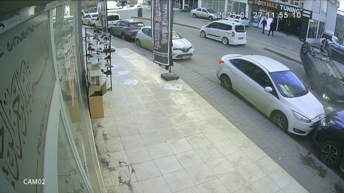 siirtte otomobil park halindeki araca carparak takla atti 0 BbQW8Oqa