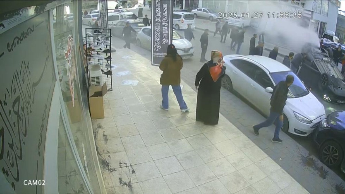 siirtte otomobil park halindeki araca carparak takla atti 1 7gwvNrGN