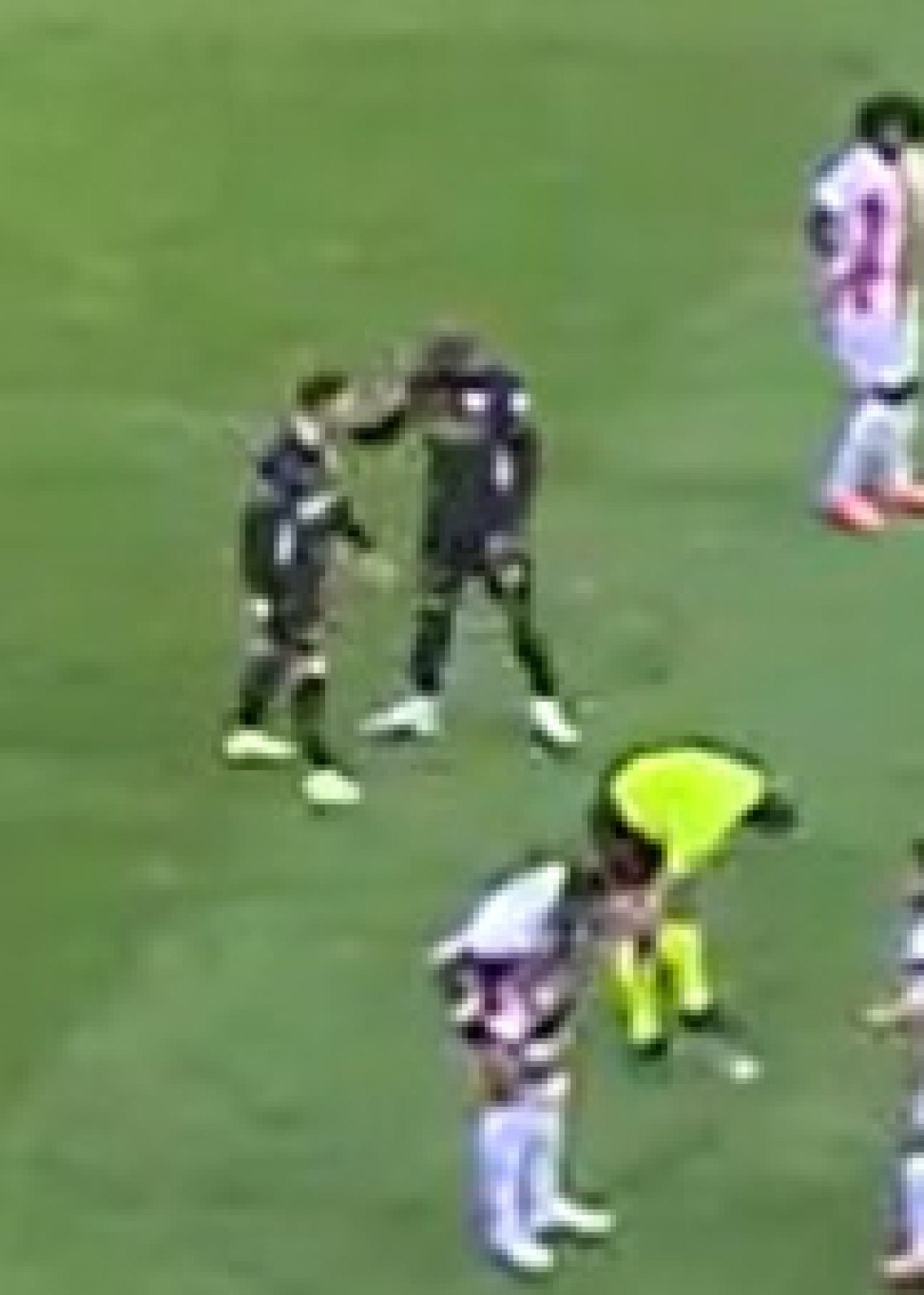 Süper Lig'de ilginç kırmızı kart: Bahoken, takım arkadaşına fiziki müdahalede bulundu 4 super ligde ilginc kirmizi kart bahoken takim arkadasina fiziki mudahalede bulundu 3 kDpn2aDq