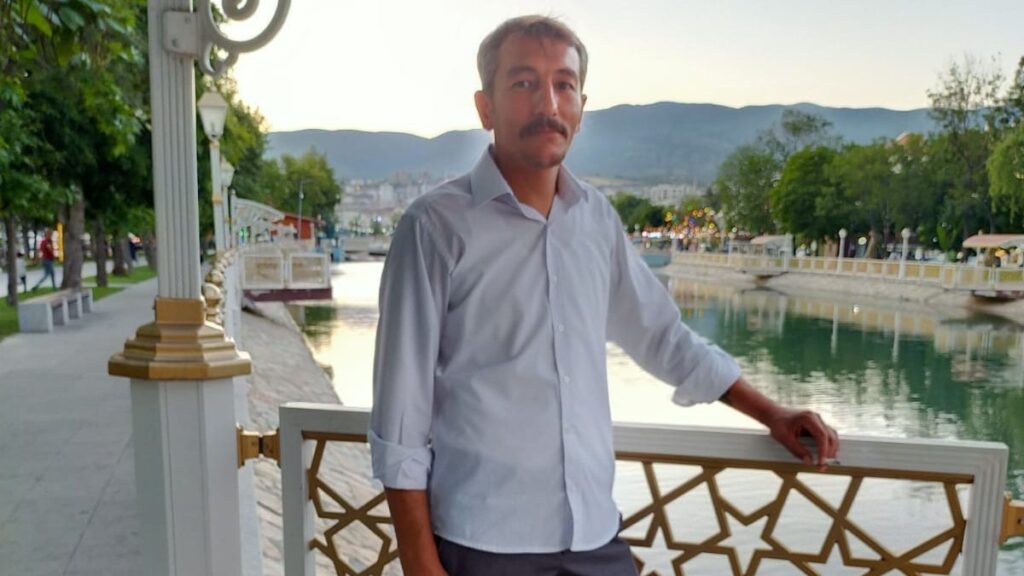 tokatta arkadasini balta ile oldurdu adam oldurdum diye bagirdi zJJqUFDw