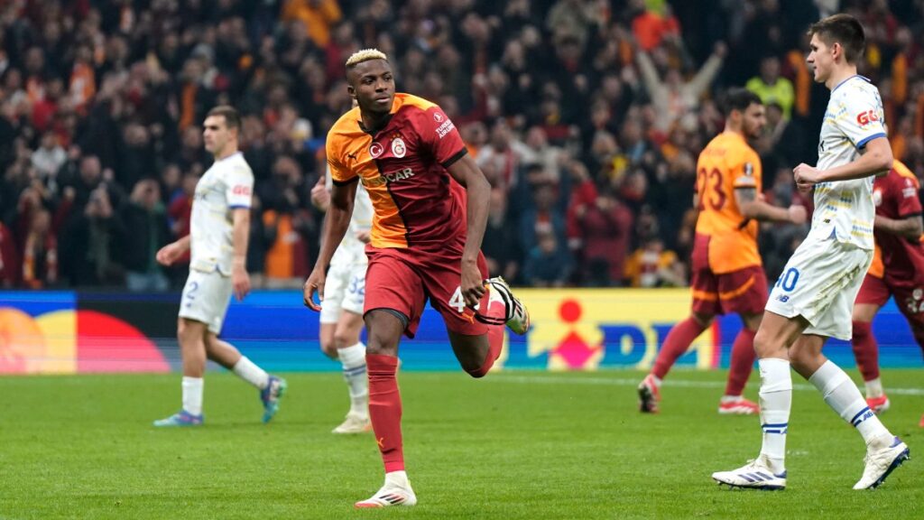 victor osimhen 15 kez gol sevinci yasadi f7572etw