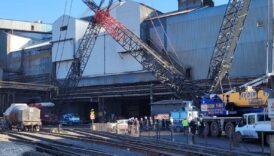 zonguldakta vinc iscilerin uzerine devrildi xkQ1v5VR