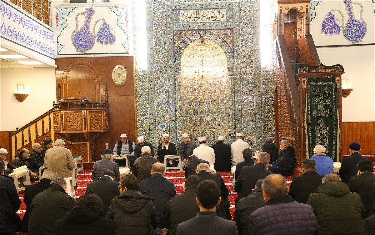 6 subat depreminin yil donumunde camilerde dua okundu 0 App4TCjM