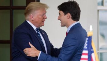 abd baskani trump kanada basbakani trudeau ile konustu Ke46GCI6