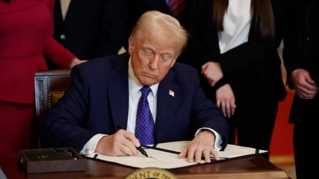 abd baskani trump kanadaya yonelik acikladigi tarifeleri 30 gunlugune durdurdu zWb6Jrnn