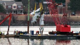 abdde ucak ile helikopterin carpistigi kazada olen 67 kisinin cesedi sudan cikarildi LEqx4H1a