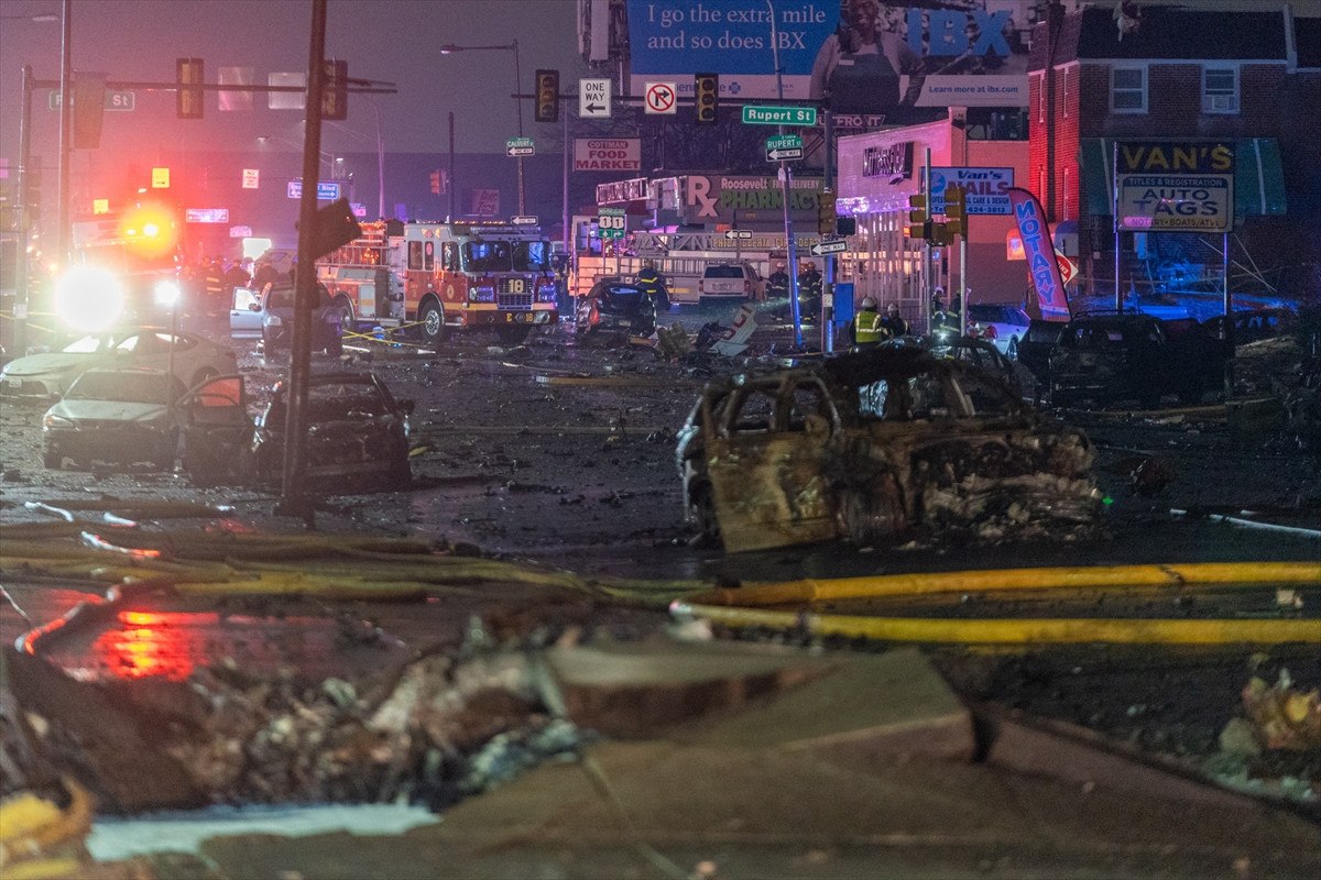 abdde ucak yerlesim bolgesine dustu cok sayida can kaybi var 0 S6fC5gnm