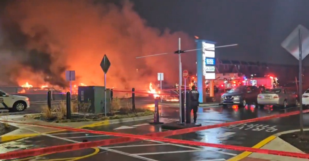 abdde ucak yerlesim bolgesine dustu cok sayida can kaybi var 2