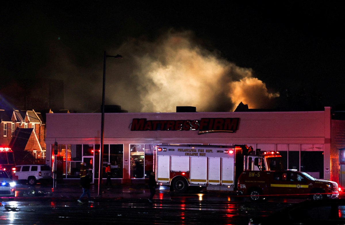 abdde ucak yerlesim bolgesine dustu cok sayida can kaybi var 5 NZFs1WNi