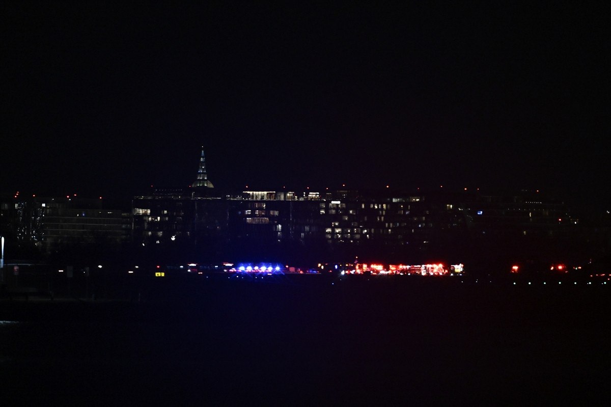 abdde yolcu ucagi ile helikopter carpisarak dustu 4 nuPYYHtw