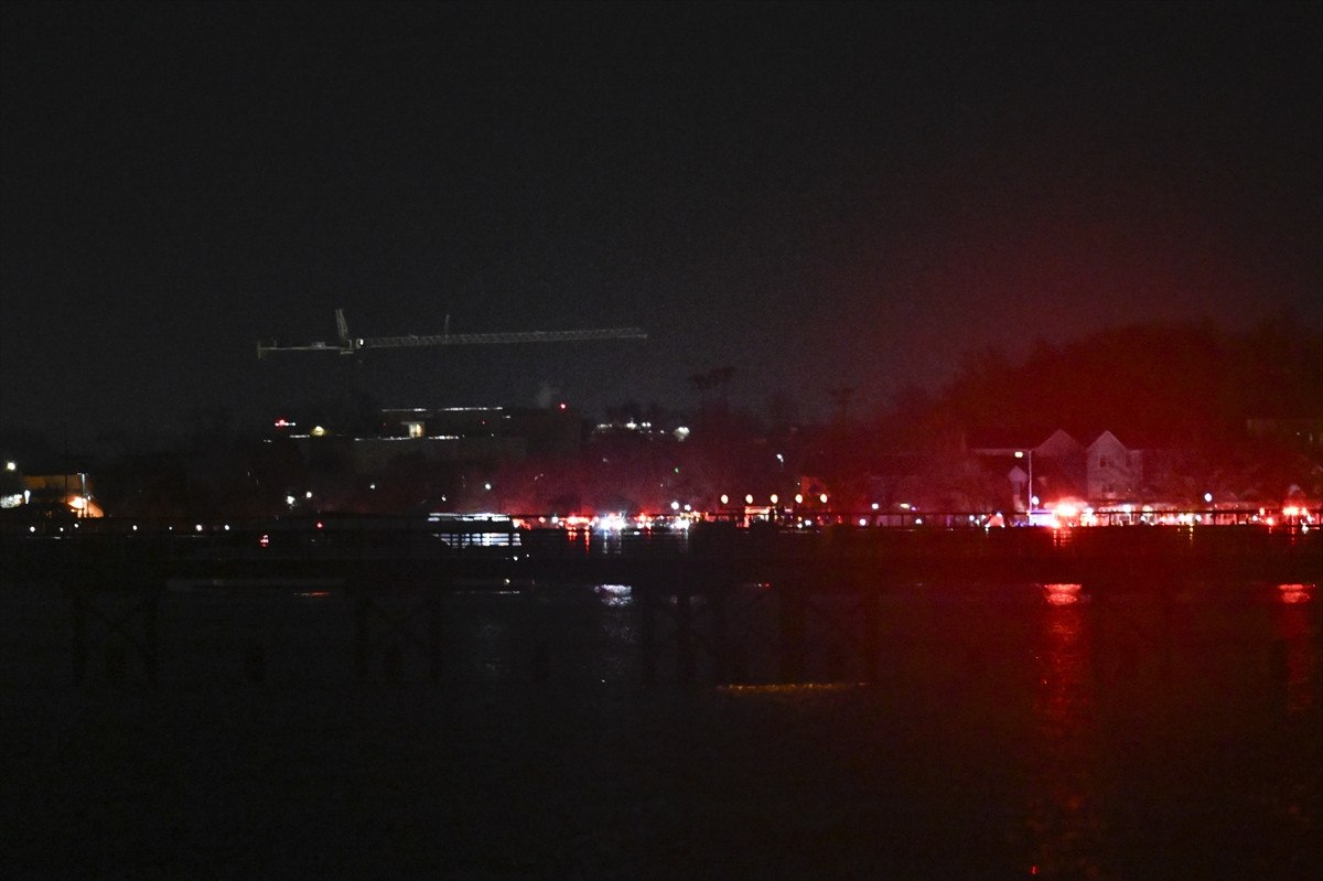 abdde yolcu ucagi ile helikopter carpisarak dustu 5 QJMnwsM1