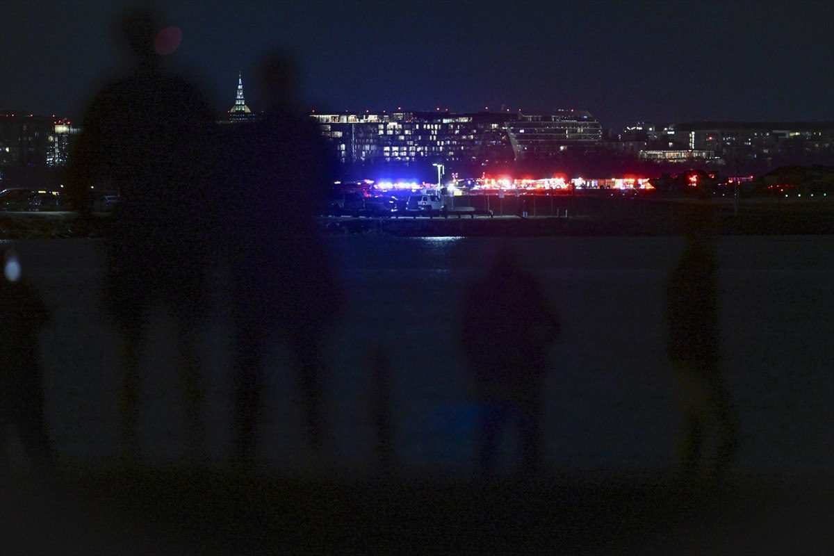 abdde yolcu ucagi ile helikopter carpisarak dustu 9 Rff6y1t2