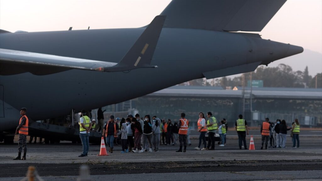 abdden sinir disi edilen gocmenler guatemalaya gonderildi Wrl1Ycuz