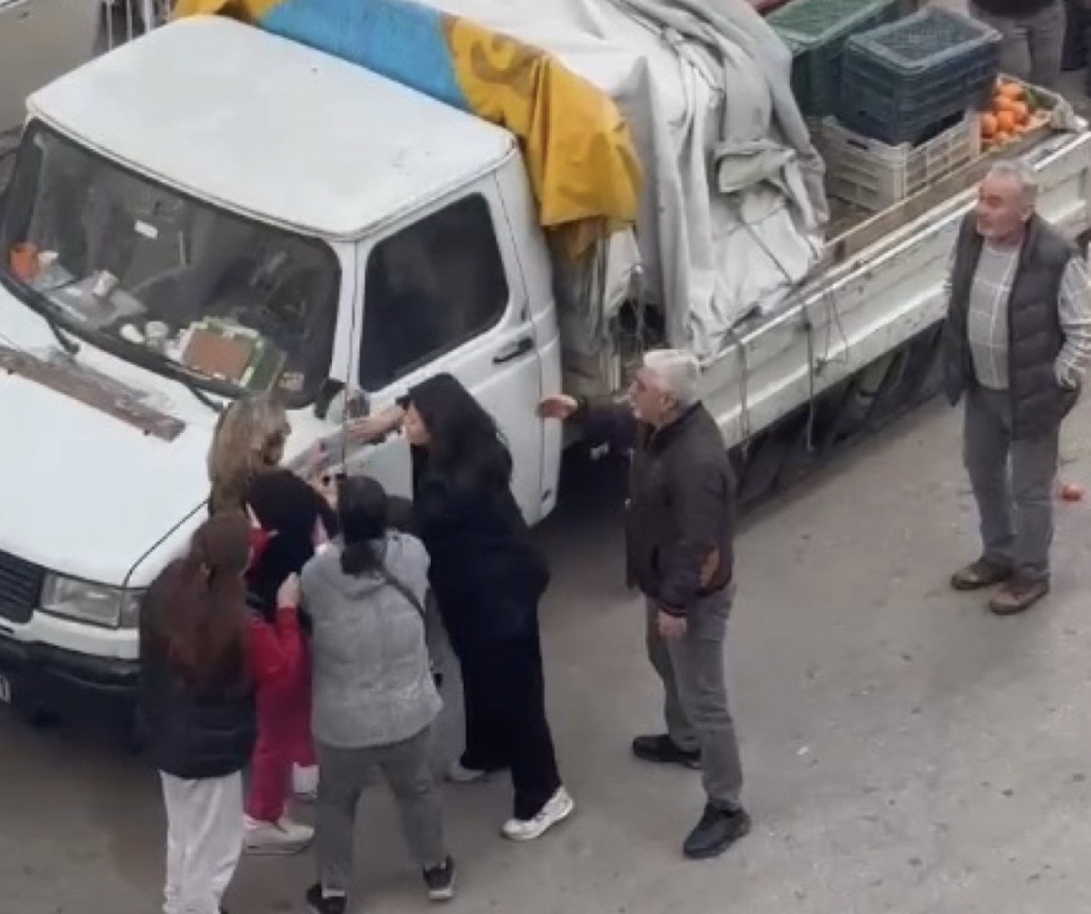 adana seyyar saticiyla tartisti meyvelerini doktu 0 epPhyciE