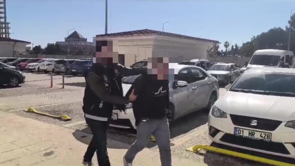 adanada 19 yil hapis cezasiyla aranan torbaci yakalandi IhSbB2c7