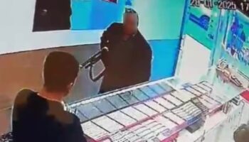 adanada borcunu odemek icin kuyumcuyu soymaya calisti yakalandi Y1k2nbZH