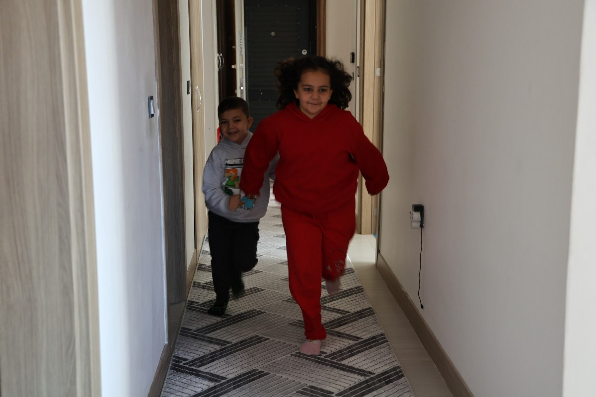 adanada depremzede aile yeni yuvalarinda huzuru buldu 1 tkWRSnfr