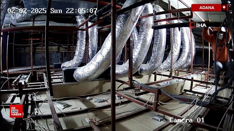 adanada soyguncu avmnin havalandirma boslugunda saklandi qfFra3qB