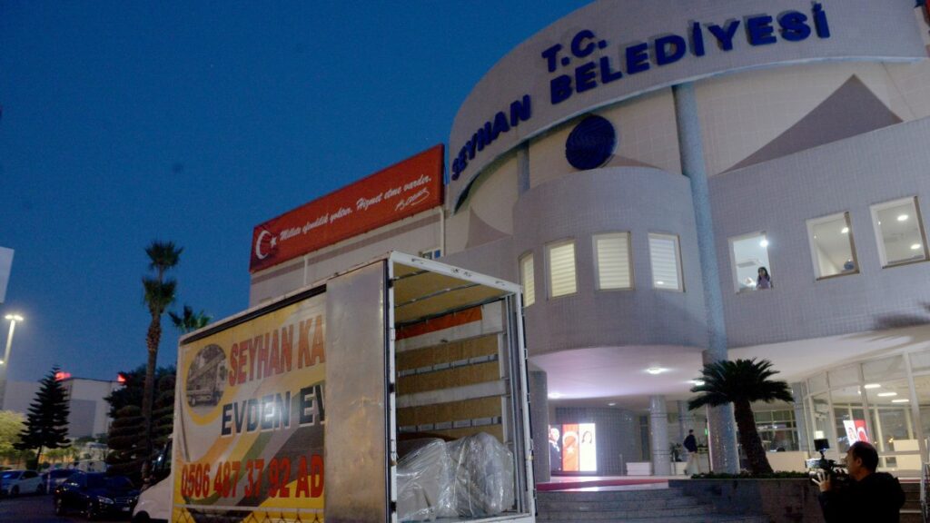adananin seyhan belediyesine haciz soku wthFFgnY