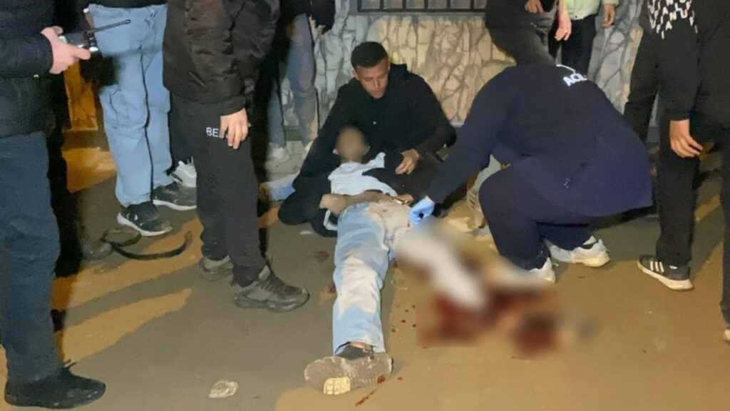 adiyamanda anma torenine katilmak isteyen genclere bicakli saldiri 1i agir 2 yarali b5799khw