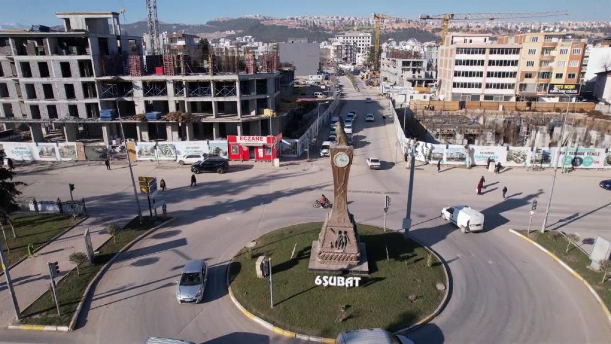 adiyamanda saat kulesindeki saatler asrin felaketinden beri 0417yi gosteriyor 1 dzNs1QGI