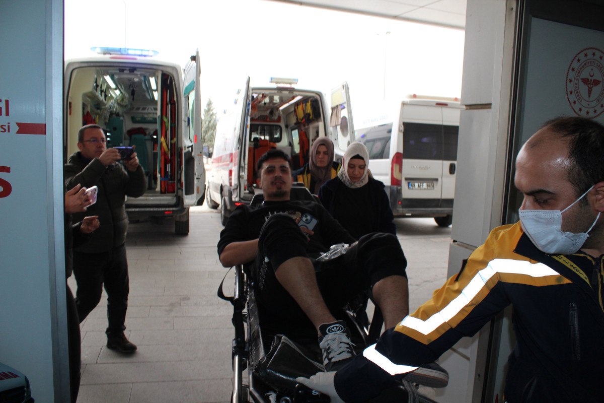 Aksaray'da kardeşiyle yeğenini bıçakladı 1 aksarayda kardesiyle yegenini bicakladi 0 ypl1a11P