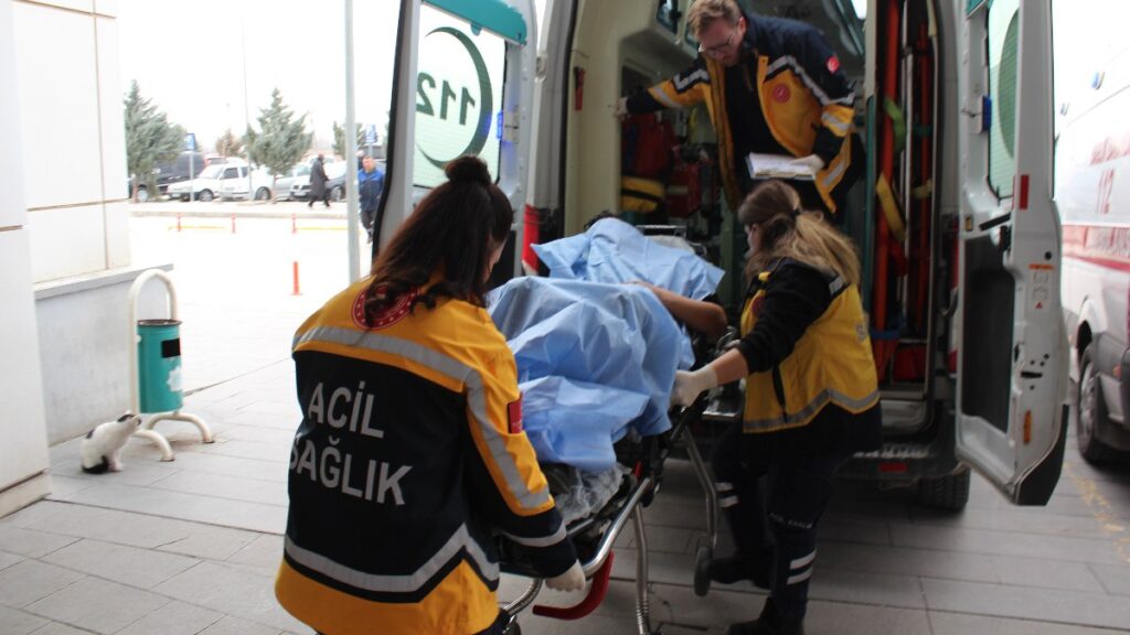 aksarayda kardesiyle yegenini bicakladi PzuKfTJ6