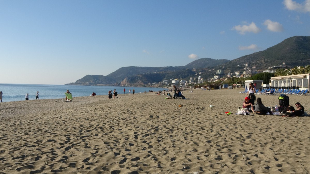 alanyada sicaklik 20 derecenin uzerine cikti plajlar doldu 3 M23s4kjb