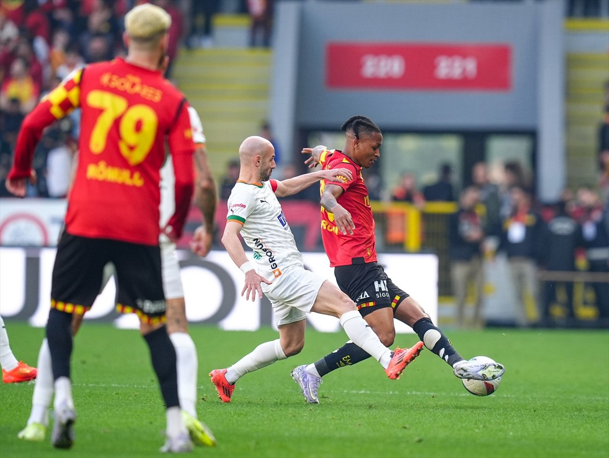 alanyaspora goztepe karsisinda tek gol yetti 1 NGZBkUIR