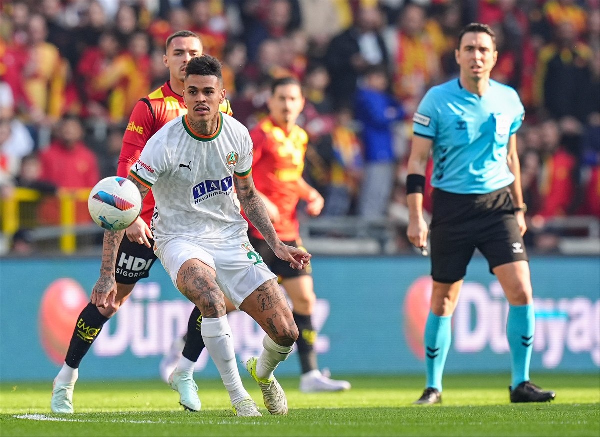 alanyaspora goztepe karsisinda tek gol yetti 2 kfwrlZLC