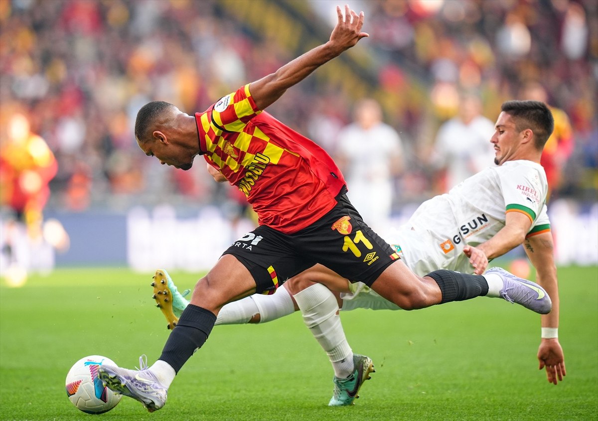 alanyaspora goztepe karsisinda tek gol yetti 3 kdKfBVdS