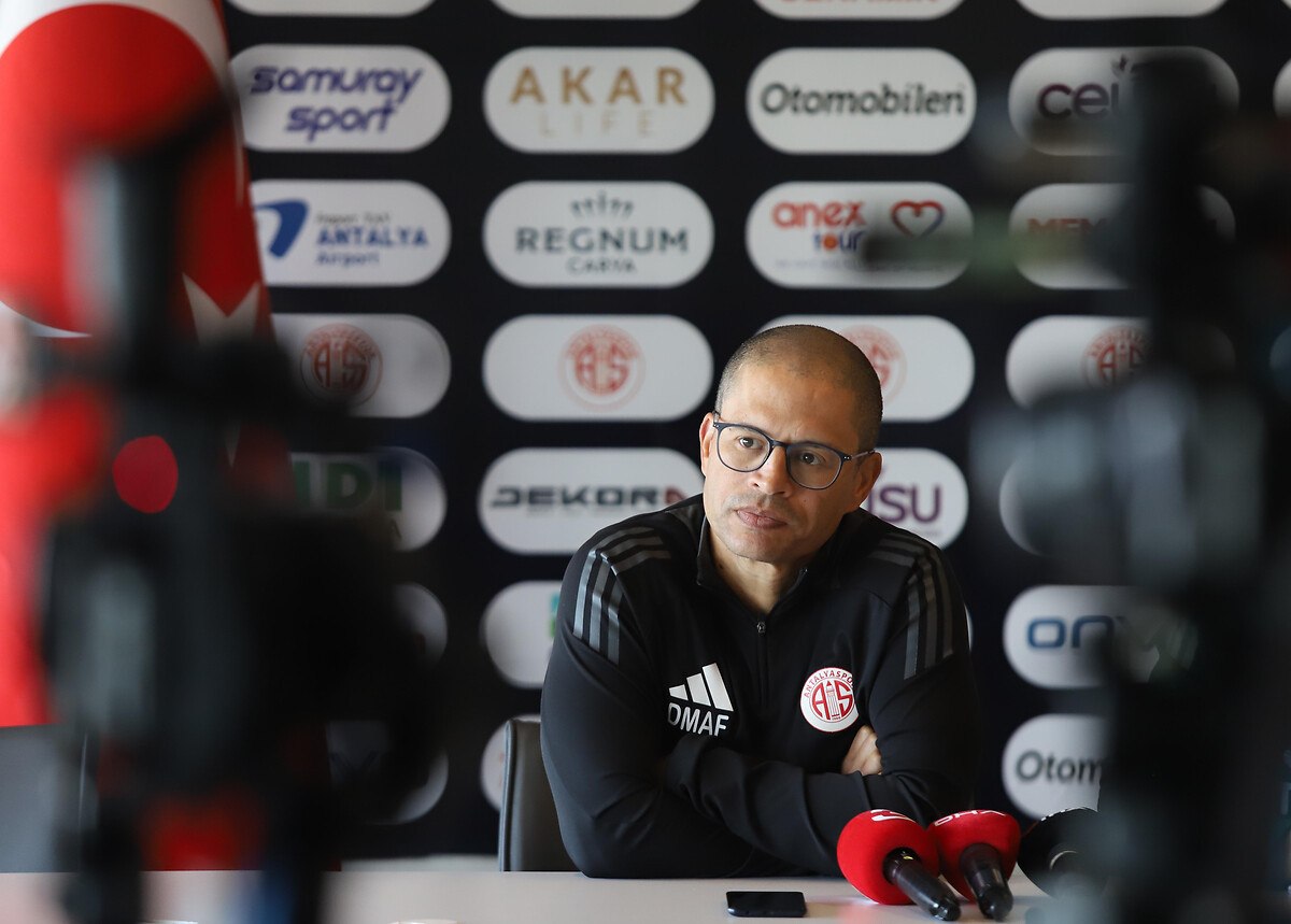 alex de souza ilk aydan sonra antalyaspor bana maas odemedi 1 VRbh2qtg