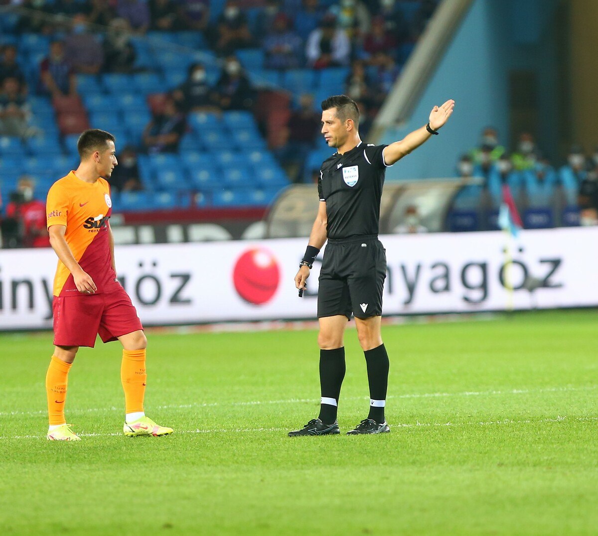 ali palabiyiktan galatasaray sozleri kirmizi kart gosterdim hakemligim bitti 0 JwBG4iBL