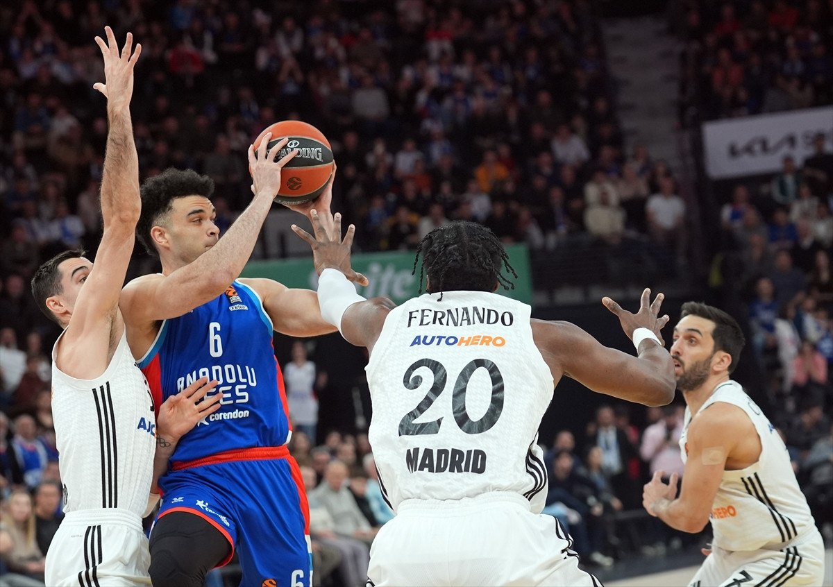 Anadolu Efes, EuroLeague'de Real Madrid'i yendi 1 anadolu efes euroleaguede real madridi yendi 0 HPuRHyRE